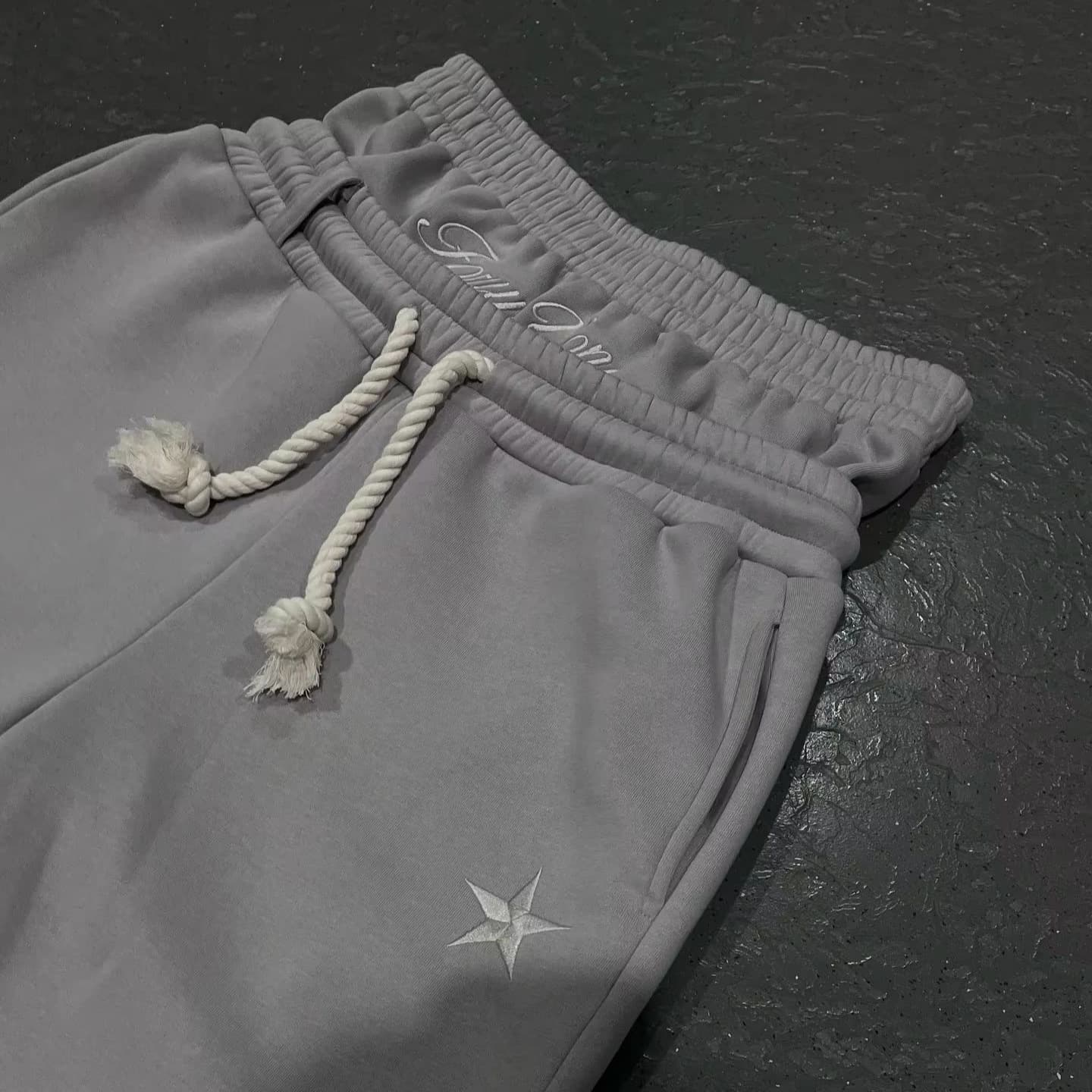 صورة المنتج Trendy Double-waist Five-pointed Star Embroidery Couple Simple Casual Fake Two-piece Wide-leg Sweatpants